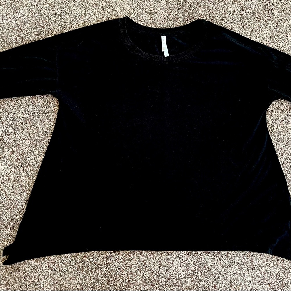Women’s Lularoe Cozy black top